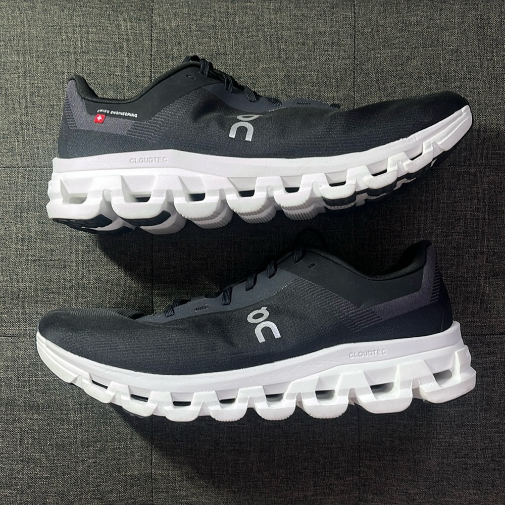 On Cloudflow Mens US Size 9.5